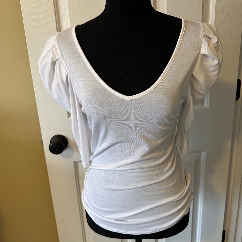 White puff 3/4 sleeve women’s small top